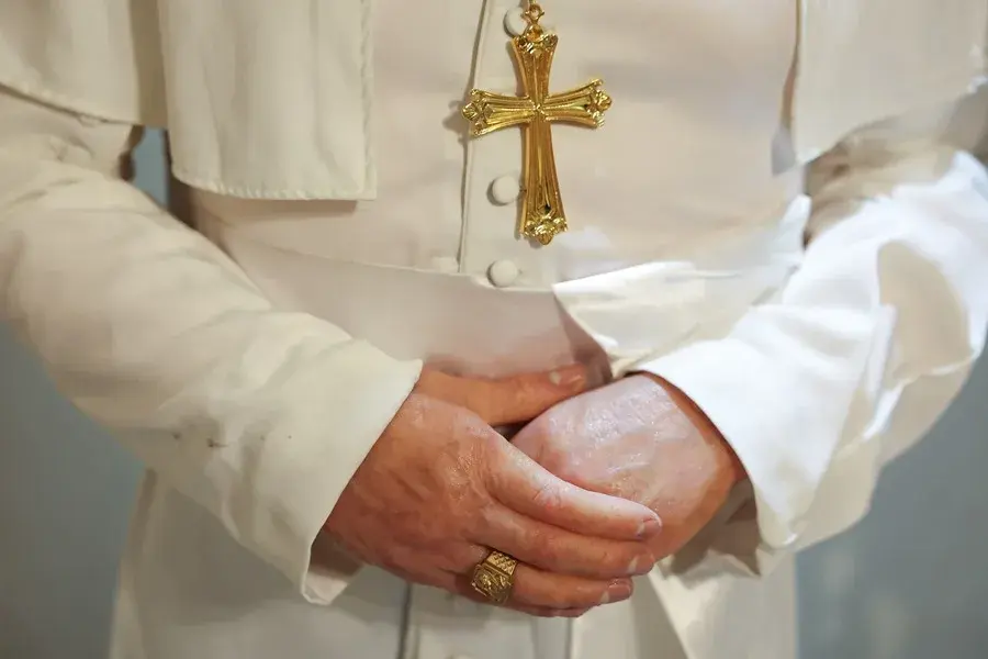 Así se hizo la estatua hiperrealista del papa León XIV: silicona, colores y pelo implantado