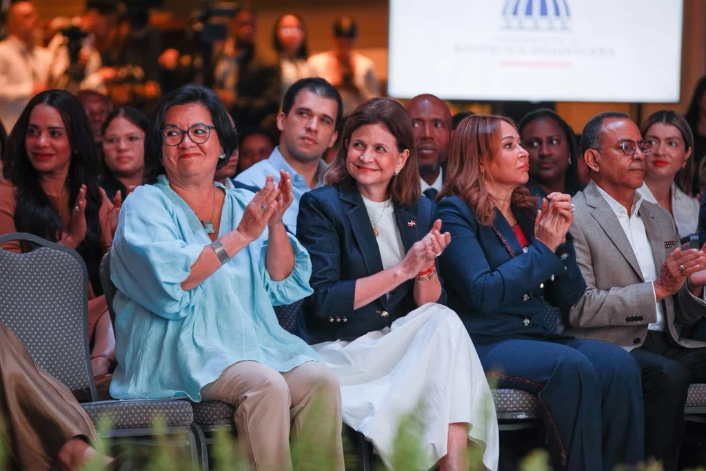 Raquel Peña resalta baja en la pobreza y aboga por mayor acceso a oportunidades para las familias