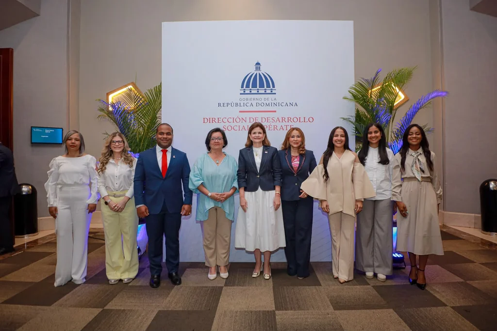 Raquel Peña resalta baja en la pobreza y aboga por mayor acceso a oportunidades para las familias