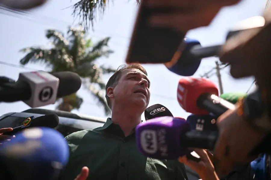 Flávio Bolsonaro dice que Brasil será una de las siete potencias mundiales bajo su mandato