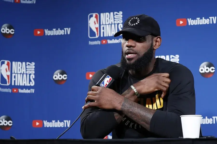 LeBron James, al mando del último súper equipo de la NBA