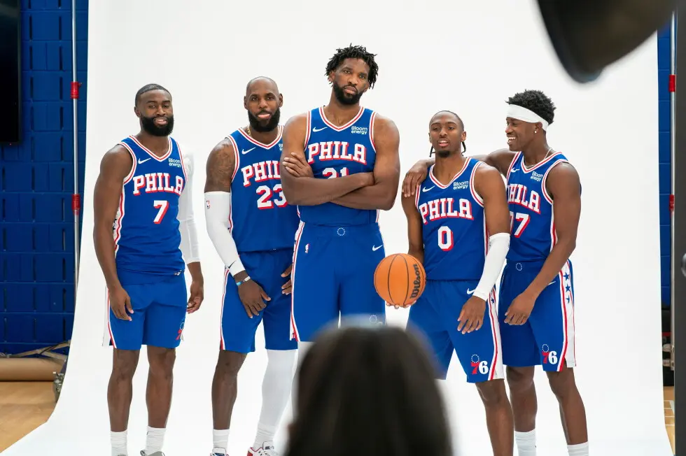 LeBron James ofreció un espectáculo en el partido de práctica de los Sixers