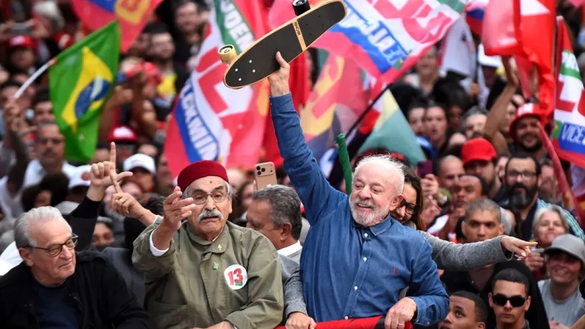 Los colegios electorales abren para la segunda vuelta de las presidenciales en Brasil