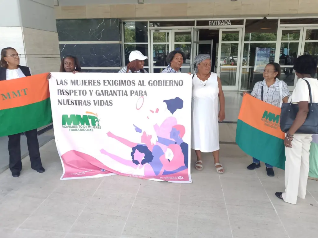 Madres reclaman al Gobierno dominicano empleos y oportunidades de estudio para jóvenes en vez de violencia policial