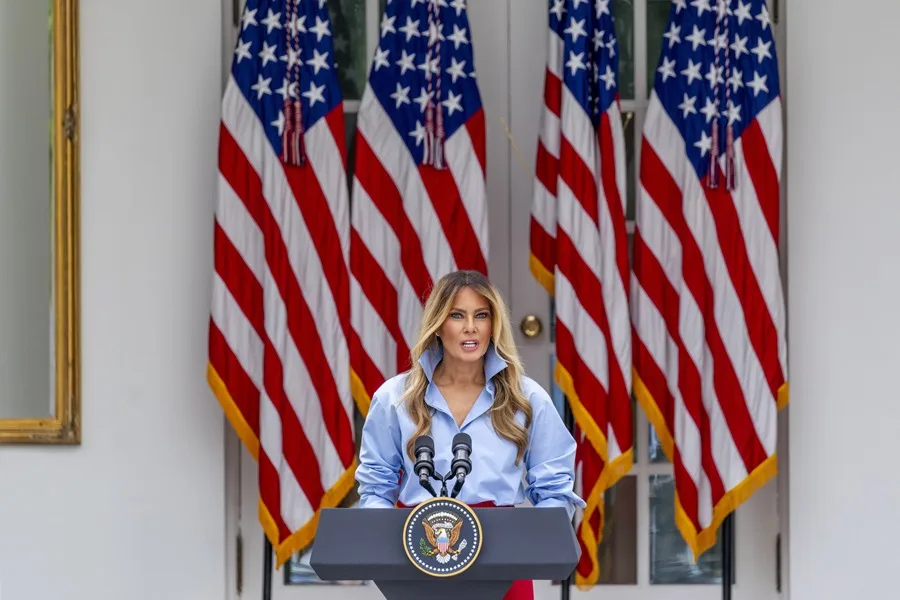 melania-trump-anunacia-acuerdo-nvidia-expandir-ia-escuelas-plena-polemica
