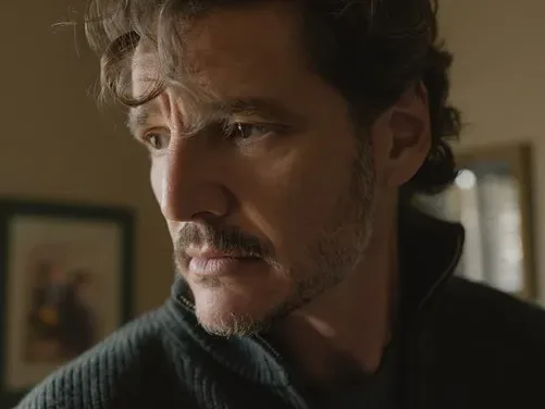 pedro-pascal-estrena-behemonth-rompecabezas-que-hizo-tocar-chelo-e1790973956384