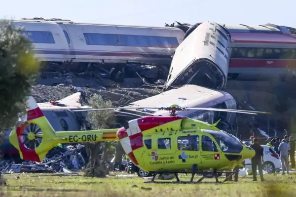 Dos trenes de alta velocidad, uno de Renfe y otro de Iryo, han colisionado a primera hora. EFE/Ismael Herrero